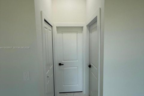 House in Lehigh Acres, Florida 4 bedrooms № 2008052 - photo 24