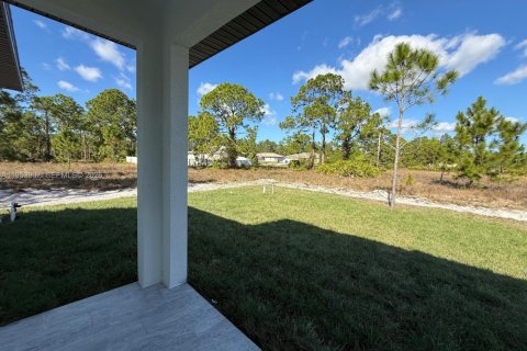 House in Lehigh Acres, Florida 4 bedrooms № 2008052 - photo 8