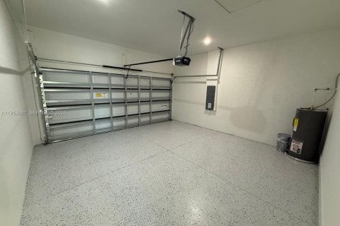 House in Lehigh Acres, Florida 4 bedrooms № 2008052 - photo 26