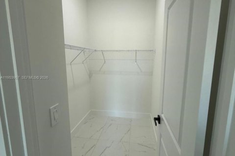 House in Lehigh Acres, Florida 4 bedrooms № 2008052 - photo 21