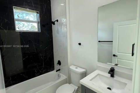 House in Lehigh Acres, Florida 4 bedrooms № 2008052 - photo 29