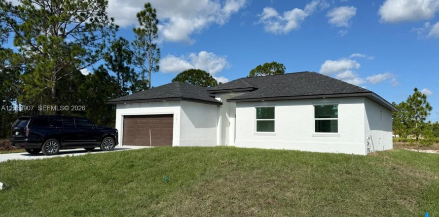 House in Lehigh Acres, Florida 4 bedrooms № 2008052