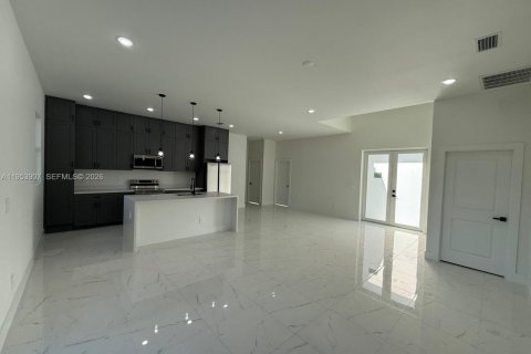 House in Lehigh Acres, Florida 4 bedrooms № 2008052 - photo 17