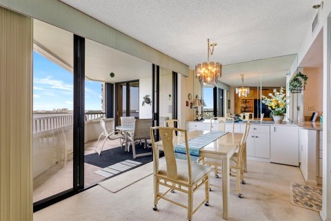 Condo in Riviera Beach, Florida, 2 bedrooms  № 2176407 - photo 24