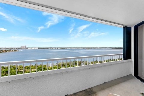 Condo in Riviera Beach, Florida, 2 bedrooms  № 2176407 - photo 7
