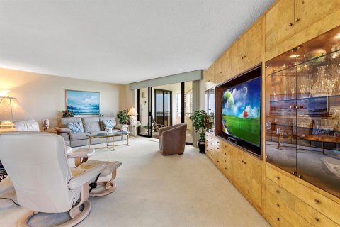 Condo in Riviera Beach, Florida, 2 bedrooms  № 2176407 - photo 30