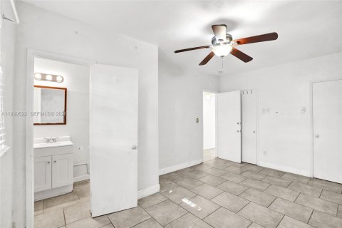 Villa ou maison à vendre à North Miami Beach, Floride: 3 chambres, 153.85 m2 № 1999139 - photo 10