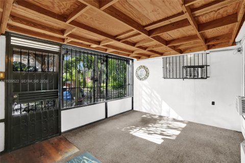 Villa ou maison à vendre à North Miami Beach, Floride: 3 chambres, 153.85 m2 № 1999139 - photo 16