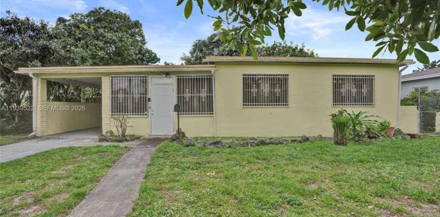 Villa ou maison à North Miami Beach, Floride 3 chambres, 153.85 m2 № 1999139