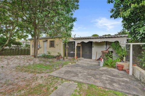 Villa ou maison à vendre à North Miami Beach, Floride: 3 chambres, 153.85 m2 № 1999139 - photo 20