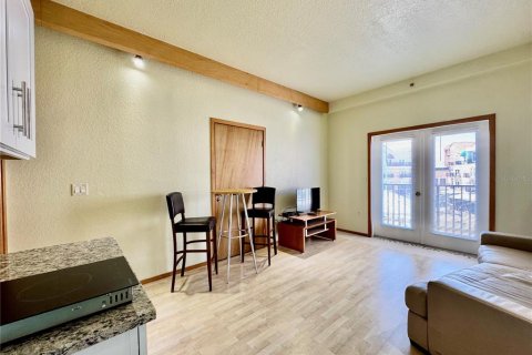 Condo in Palm Coast, Florida, 1 bedroom  № 2379064 - photo 4