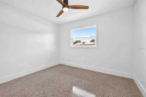 House in Thonotosassa, Florida 3 bedrooms, 118.54 sq.m. № 1880856 - photo 16