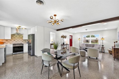 House in Thonotosassa, Florida 3 bedrooms, 118.54 sq.m. № 1880856 - photo 10