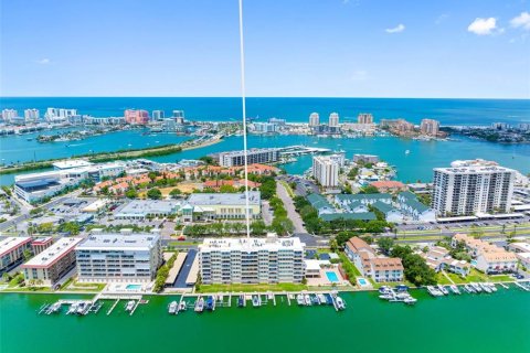 Condo à Clearwater, Floride, 3 chambres  № 2277355