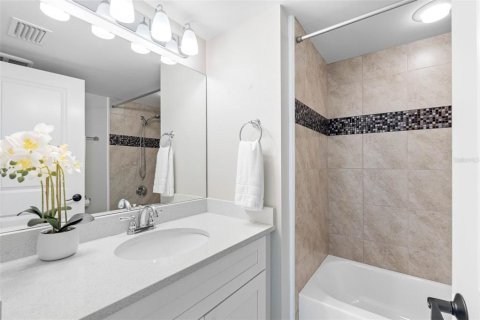 Condominio en venta en Clearwater, Florida, 3 dormitorios, 182.09 m2 № 2277355 - foto 27