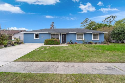 House in Orlando, Florida 4 bedrooms, 158.31 sq.m. № 2095944