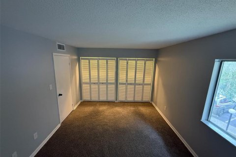 Condo in Ocala, Florida, 2 bedrooms  № 2210393 - photo 14