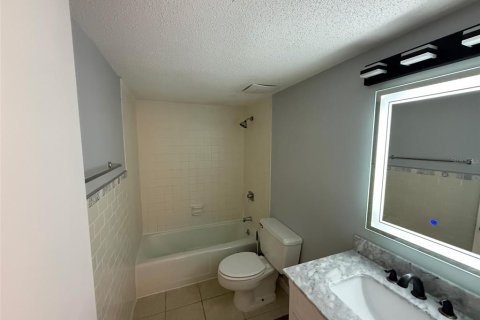Condo in Ocala, Florida, 2 bedrooms  № 2210393 - photo 16