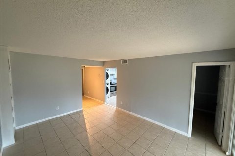 Condo in Ocala, Florida, 2 bedrooms  № 2210393 - photo 6