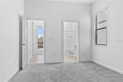 House in Davenport, Florida 5 bedrooms, 295.62 sq.m. № 2214631 - photo 24