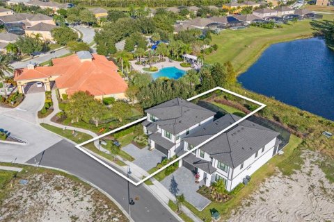 House in Davenport, Florida 5 bedrooms, 295.62 sq.m. № 2214631