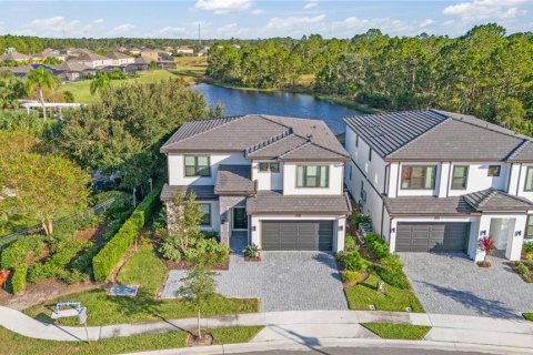 House in Davenport, Florida 5 bedrooms, 295.62 sq.m. № 2214631 - photo 4