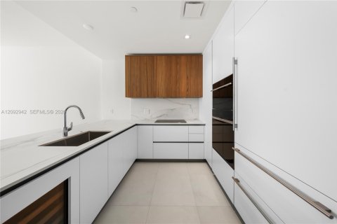 Condo in Miami, Florida, 2 bedrooms  № 2387195 - photo 6