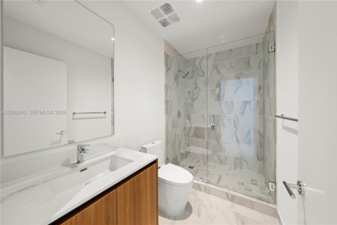 Condo in Miami, Florida, 2 bedrooms  № 2387195 - photo 17