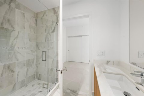 Condo in Miami, Florida, 2 bedrooms  № 2387195 - photo 16