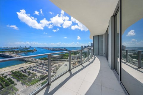 Condo in Miami, Florida, 2 bedrooms  № 2387195