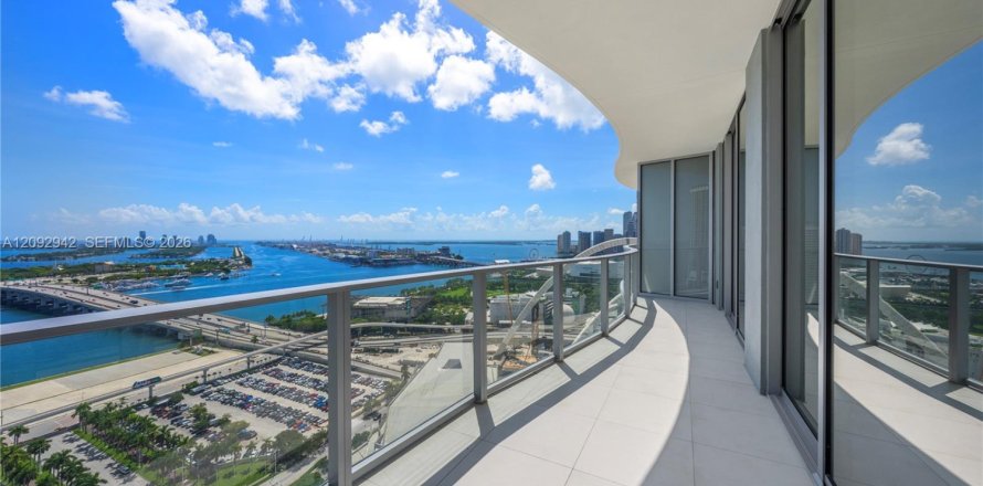 Condo in Miami, Florida, 2 bedrooms  № 2387195