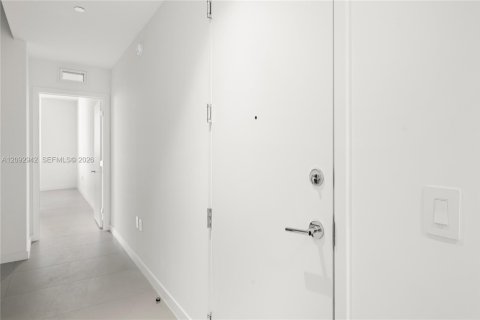 Condo in Miami, Florida, 2 bedrooms  № 2387195 - photo 14