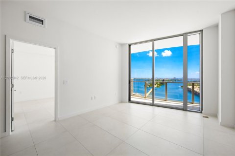 Condo in Miami, Florida, 2 bedrooms  № 2387195 - photo 11