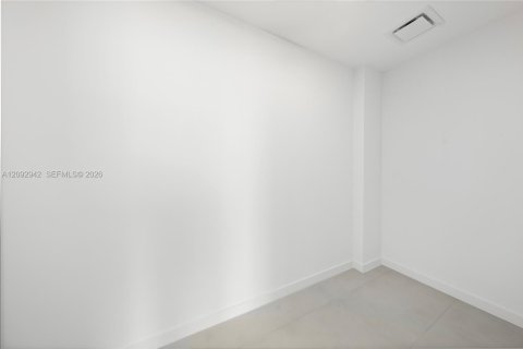 Condo in Miami, Florida, 2 bedrooms  № 2387195 - photo 10