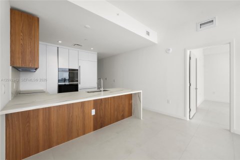Condo in Miami, Florida, 2 bedrooms  № 2387195 - photo 4