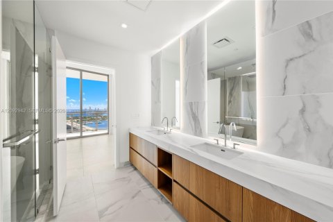 Condo in Miami, Florida, 2 bedrooms  № 2387195 - photo 7
