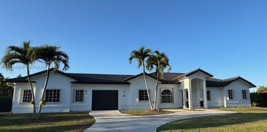 Villa ou maison à Miami, Floride 5 chambres, 283.63 m2 № 2060512