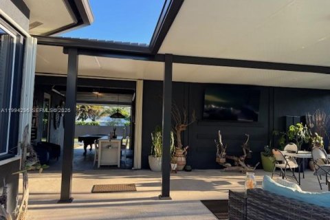 Villa ou maison à vendre à Miami, Floride: 5 chambres, 283.63 m2 № 2060512 - photo 28