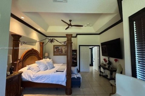 Villa ou maison à vendre à Miami, Floride: 5 chambres, 283.63 m2 № 2060512 - photo 17