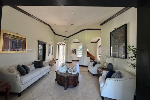Villa ou maison à vendre à Miami, Floride: 5 chambres, 283.63 m2 № 2060512 - photo 5