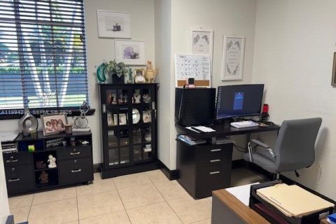 Villa ou maison à vendre à Miami, Floride: 5 chambres, 283.63 m2 № 2060512 - photo 27