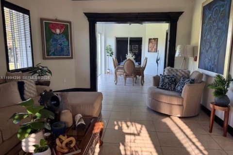 Villa ou maison à vendre à Miami, Floride: 5 chambres, 283.63 m2 № 2060512 - photo 10