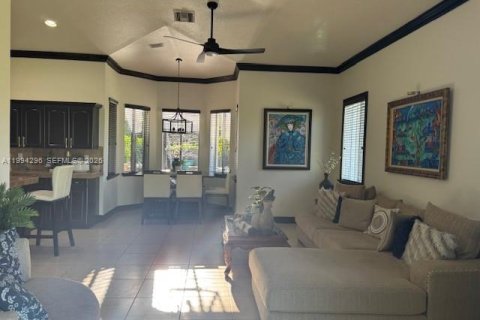 Villa ou maison à vendre à Miami, Floride: 5 chambres, 283.63 m2 № 2060512 - photo 9