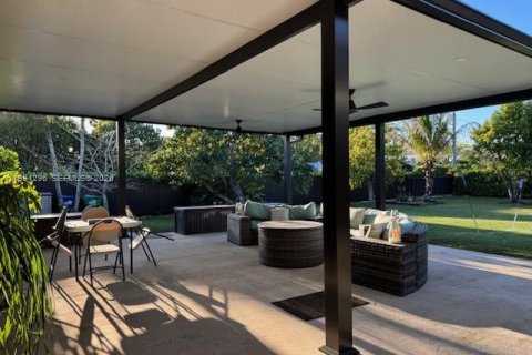 Villa ou maison à vendre à Miami, Floride: 5 chambres, 283.63 m2 № 2060512 - photo 29