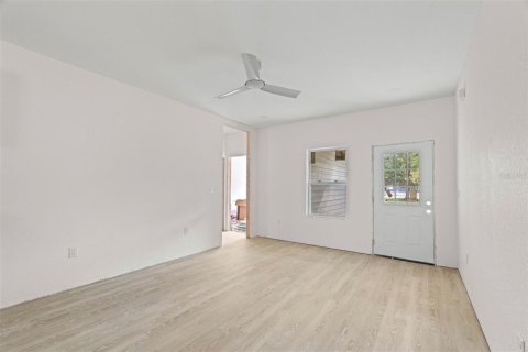 House in Interlachen, Florida 3 bedrooms, 142.79 sq.m. № 1912517 - photo 6