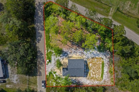 House in Interlachen, Florida 3 bedrooms, 142.79 sq.m. № 1912517 - photo 1