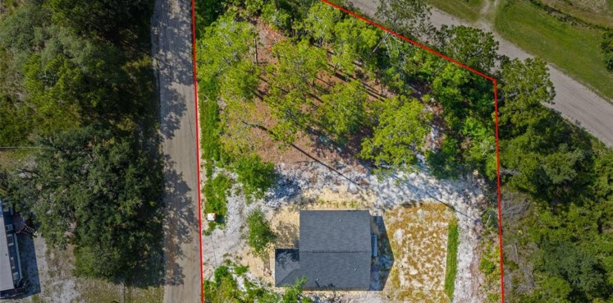 House in Interlachen, Florida 3 bedrooms, 142.79 sq.m. № 1912517