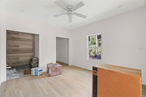 House in Interlachen, Florida 3 bedrooms, 142.79 sq.m. № 1912517 - photo 15