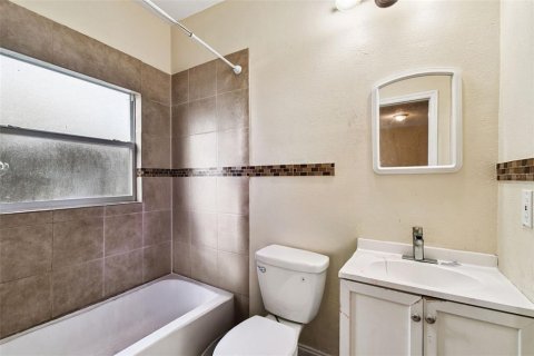House in Tampa, Florida 3 bedrooms, 129.23 sq.m. № 2166138 - photo 7