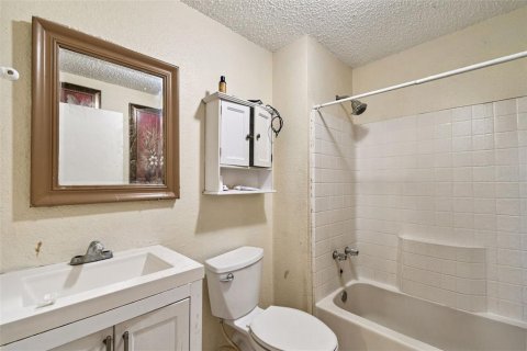 House in Tampa, Florida 3 bedrooms, 129.23 sq.m. № 2166138 - photo 5